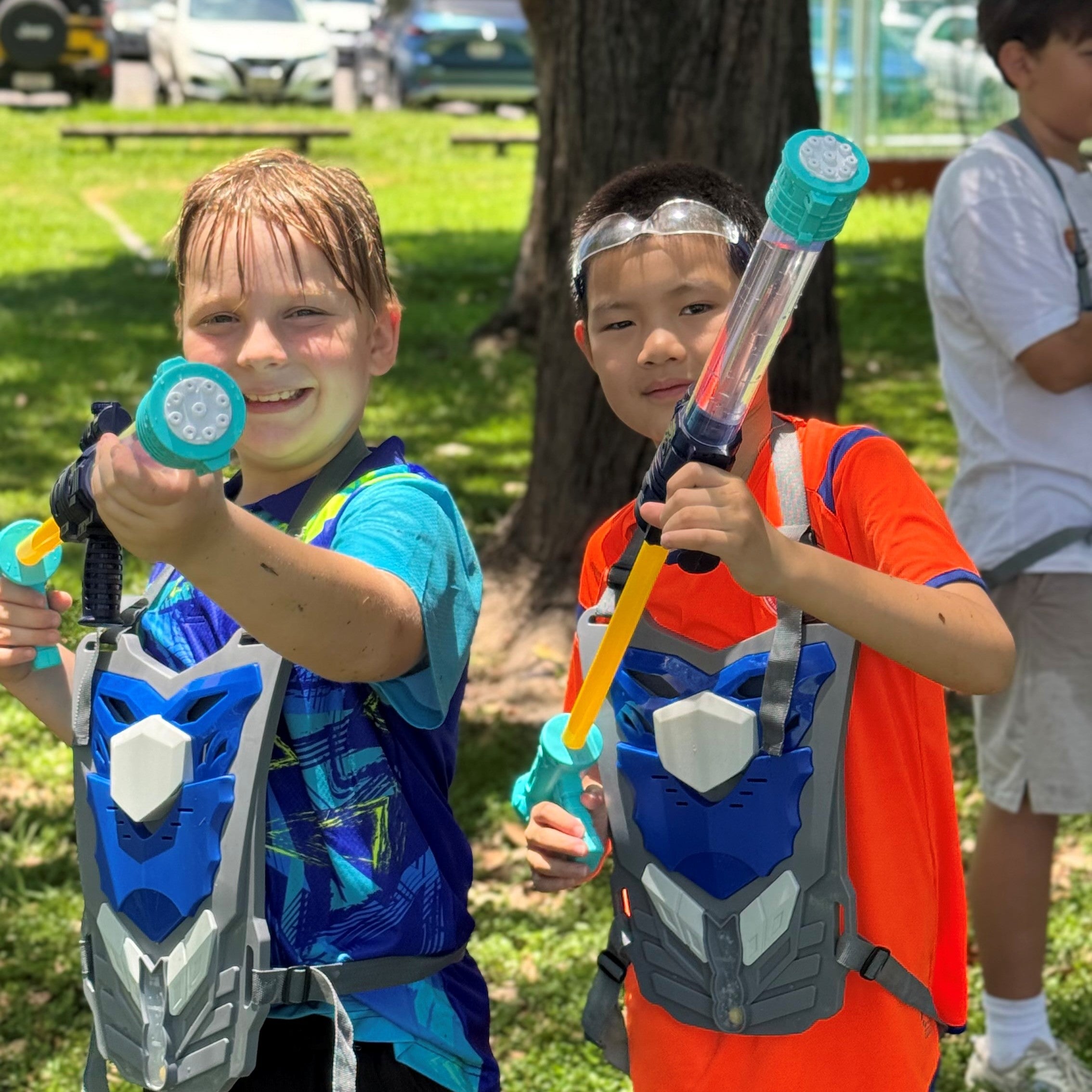 FAMILY: Water Blaster & Vest Set of 4